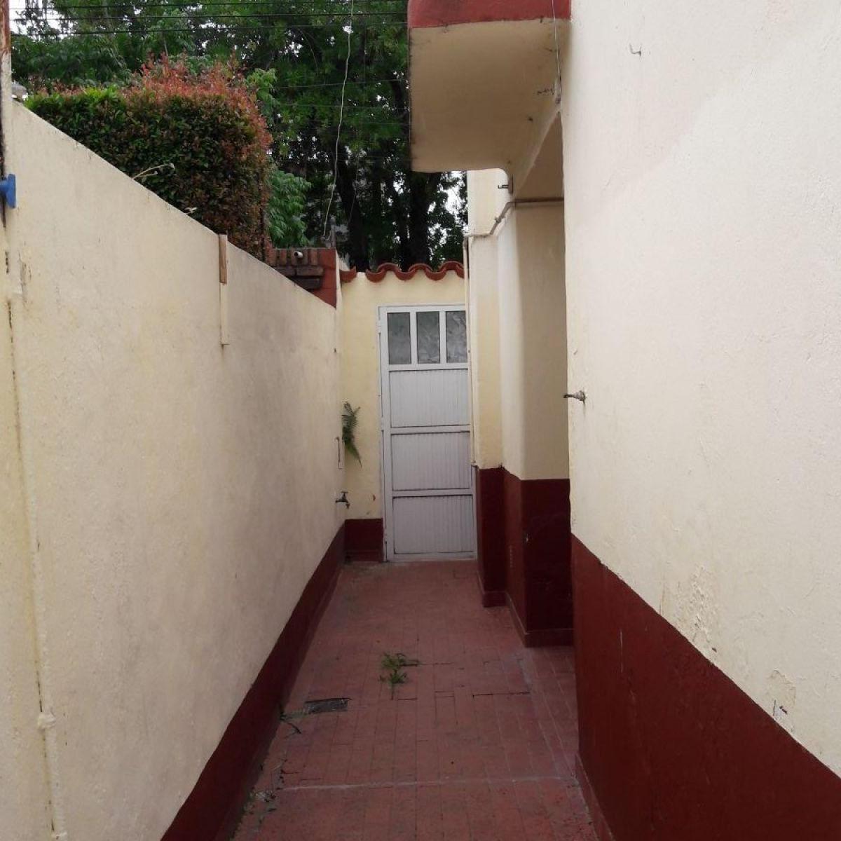 Venta Casa 2 Dorm. Gran Patio Verde en Granadero Baigorria (Excelente Ubicación) 2