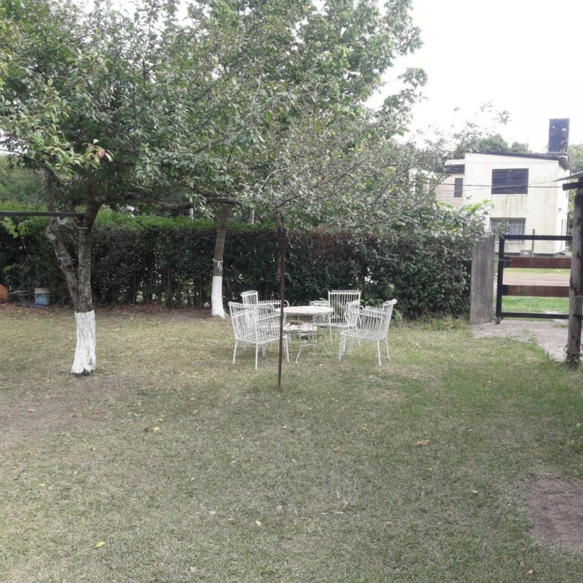 VENTA Casa con Pileta en hermoso terreno en OLIVEROS