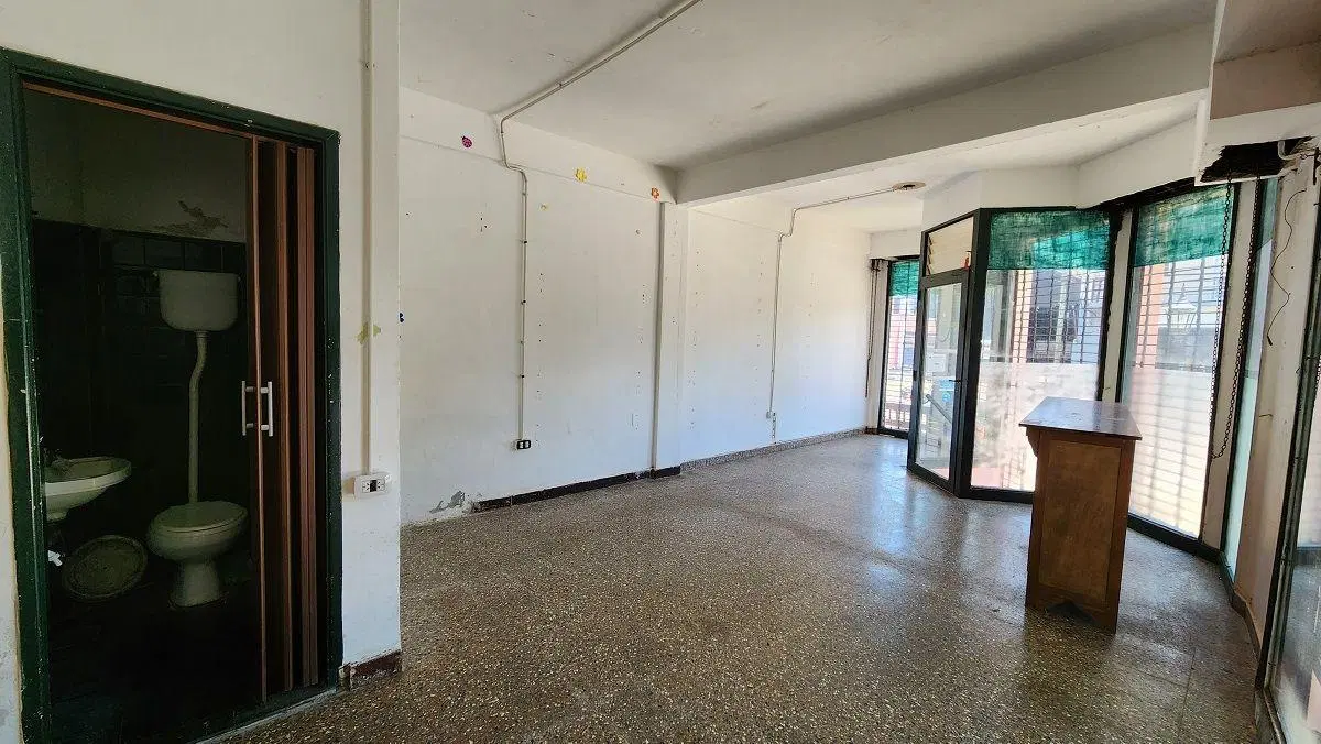 Tigre Centro - LOCAL en Av. Italia al 1100 4