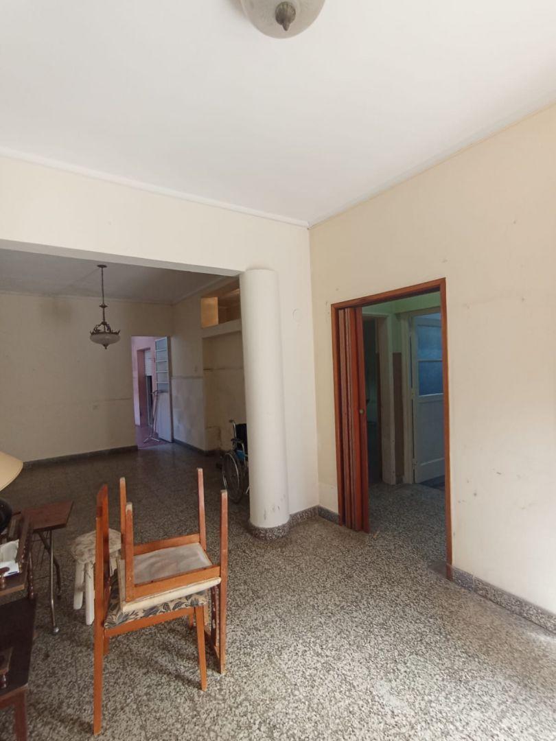 Foto de Casa a refacciones en PB sobre Av Urquiza (PH), imagen 2