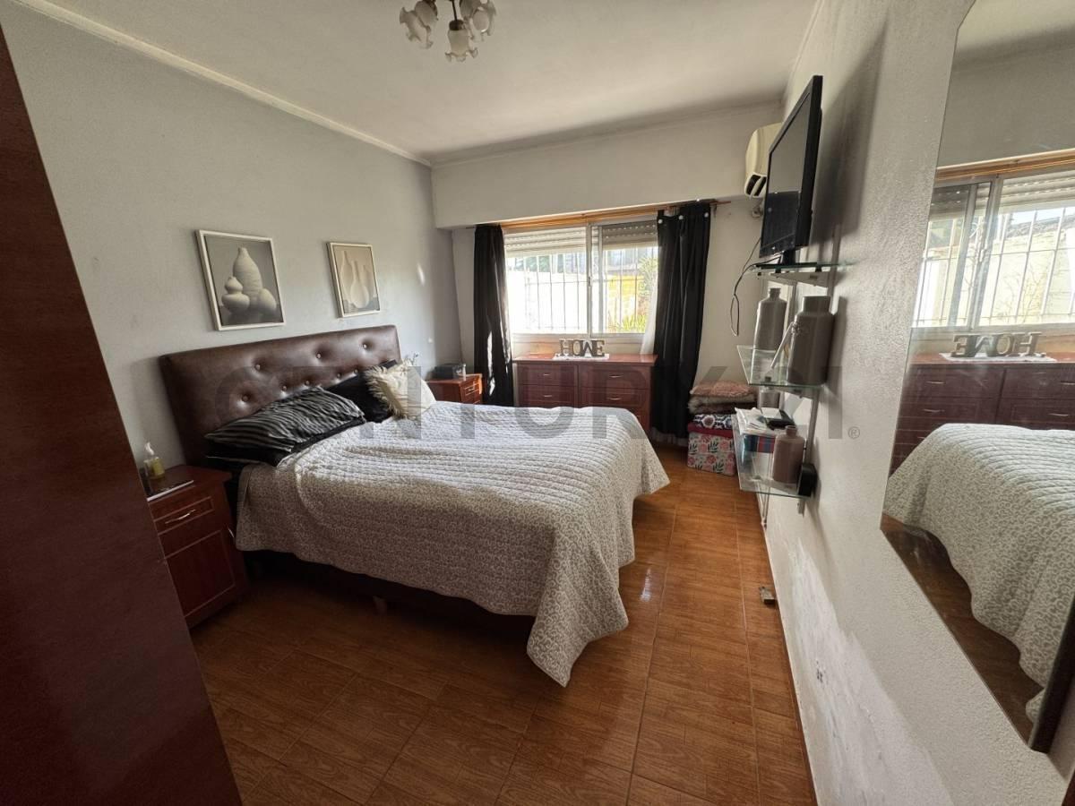 Casa de 2 dormitorios en venta en Lisandro Olmos, La Plata