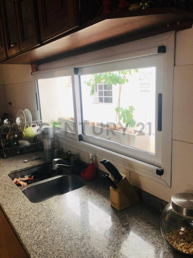 Foto de Departamento de 2 dormitorios con patio, baulera interna y 2 cocheras, imagen 3