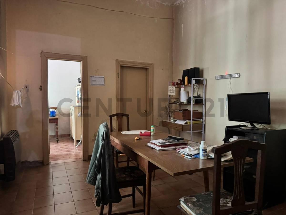 Foto de Casa a Refaccionar en Venta en La Plata, imagen 5