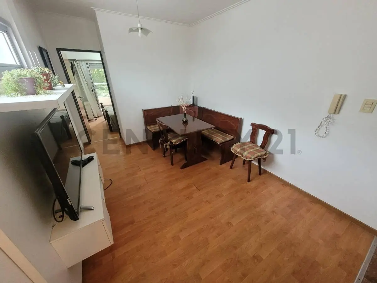 Departamento de 1 Dormitorio con Cochera en Alquiler 2