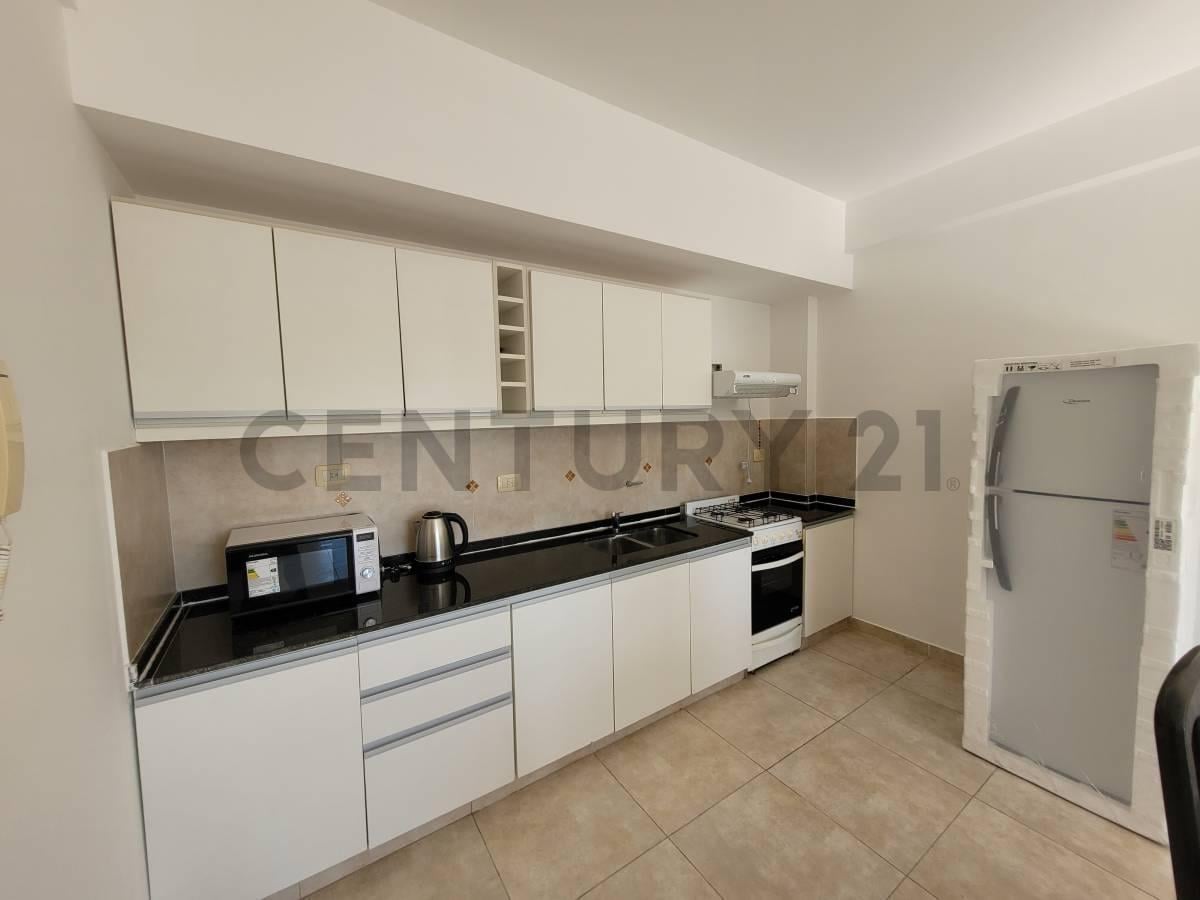 Departamento de 2 Dormitorios con Cochera en Venta