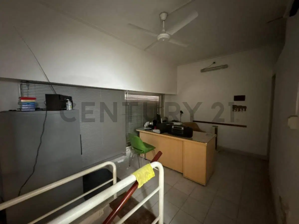 Casa en venta en La Plata, ideal destino comercial: oficinas, consultorios, salón de fiestas 2
