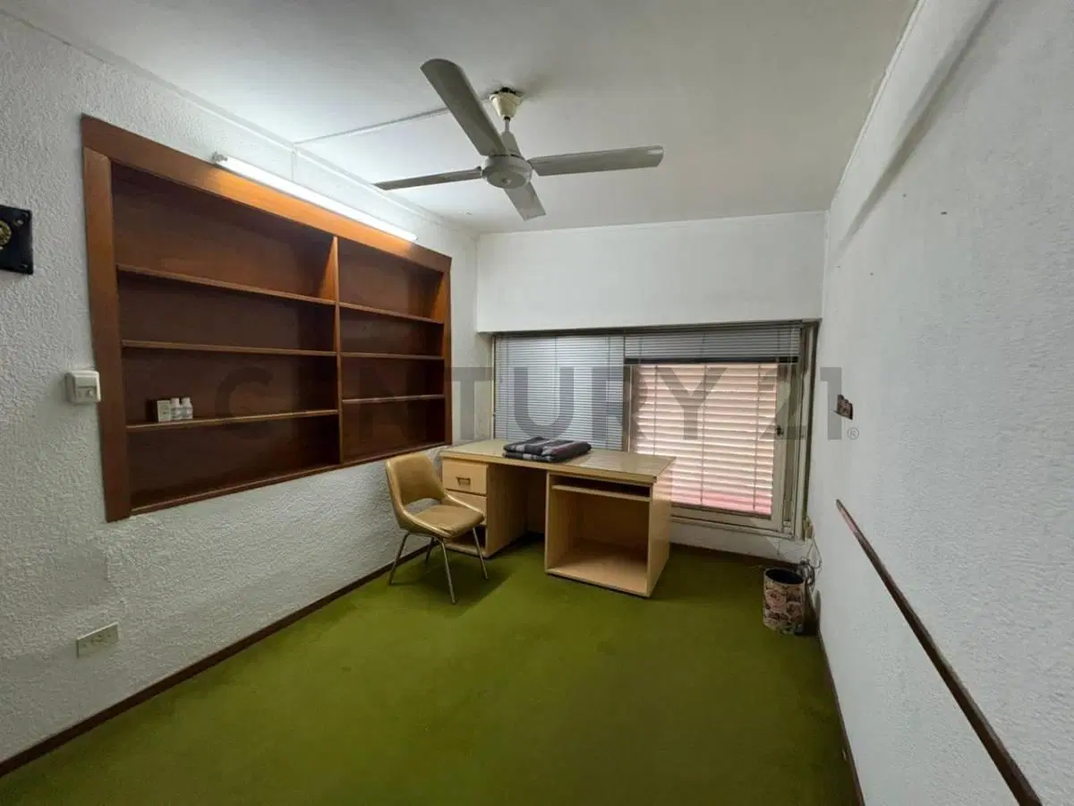 Casa en venta en La Plata, ideal destino comercial: oficinas, consultorios, salón de fiestas 5