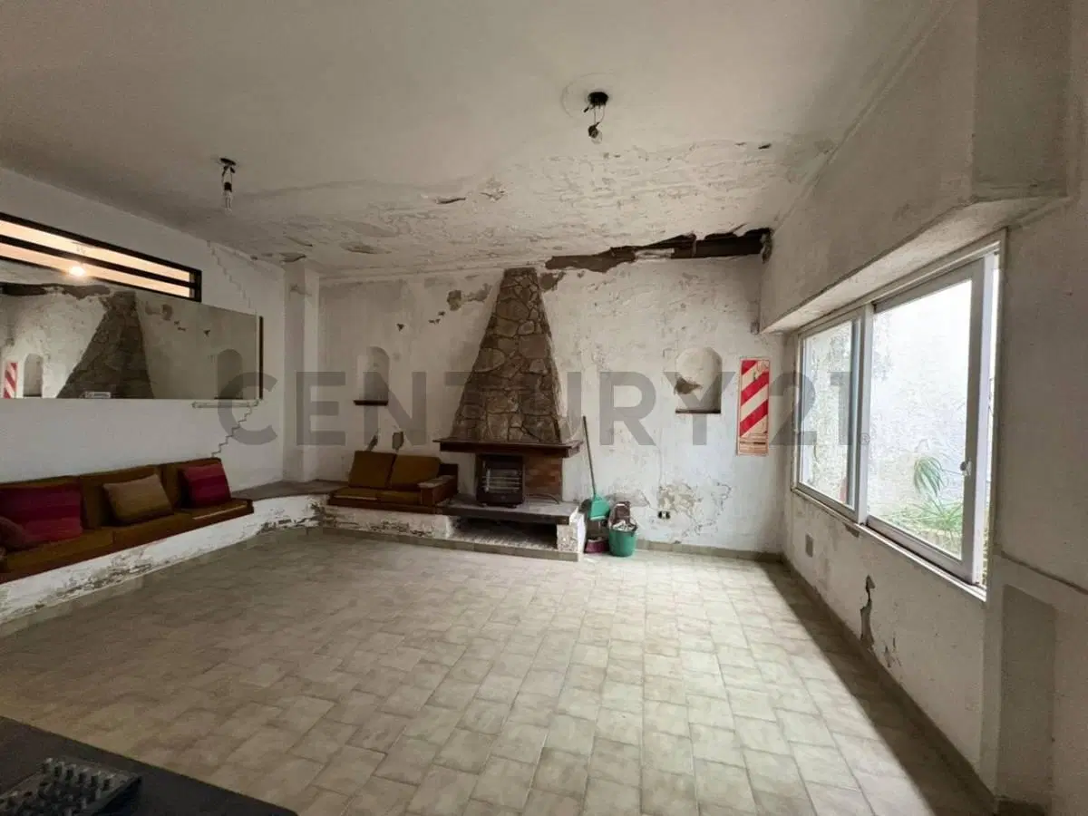 Casa en venta en La Plata, ideal destino comercial: oficinas, consultorios, salón de fiestas 3
