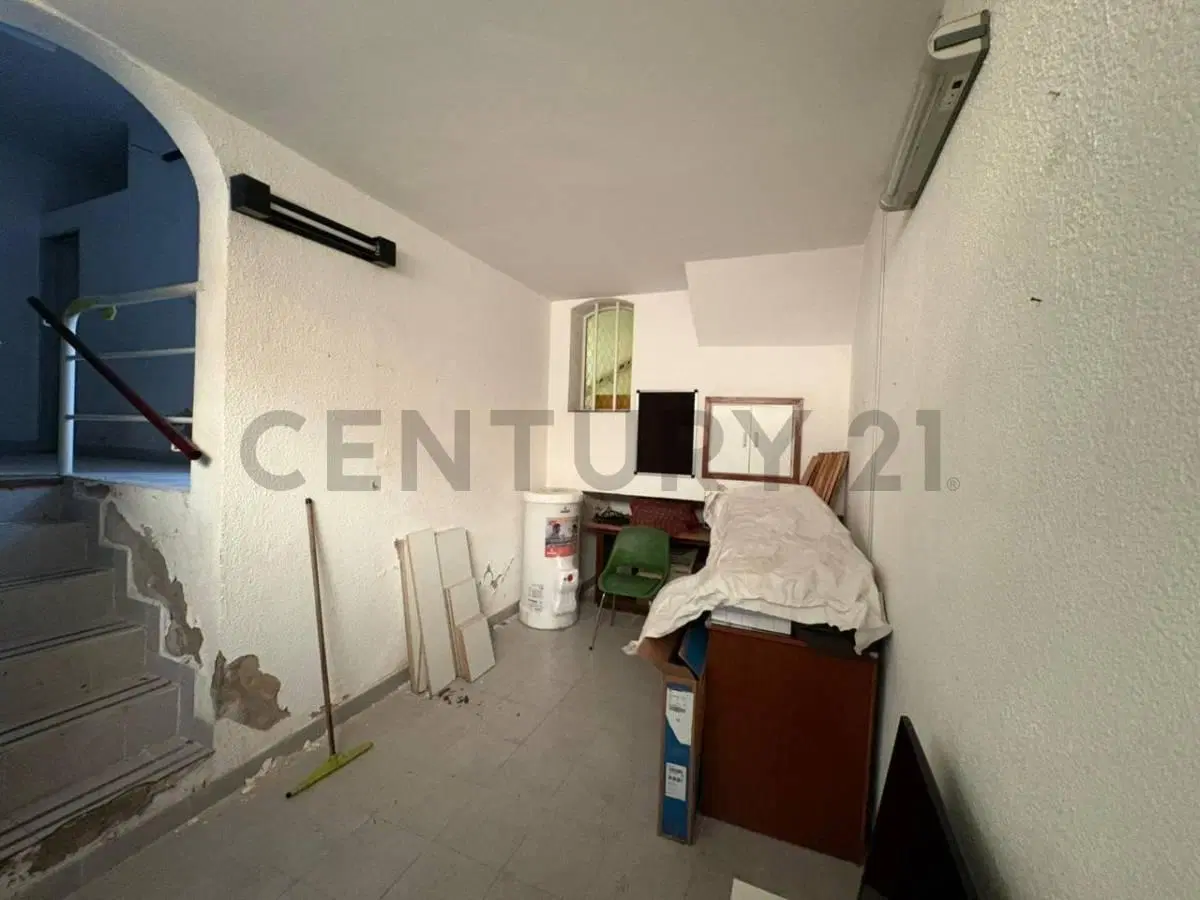 Casa en venta en La Plata, ideal destino comercial: oficinas, consultorios, salón de fiestas 4