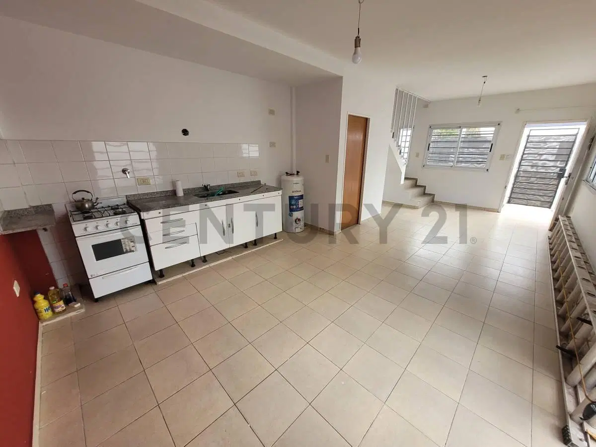 Duplex de 2 Dormitorios con Cochera en Venta en Ringuelet 3