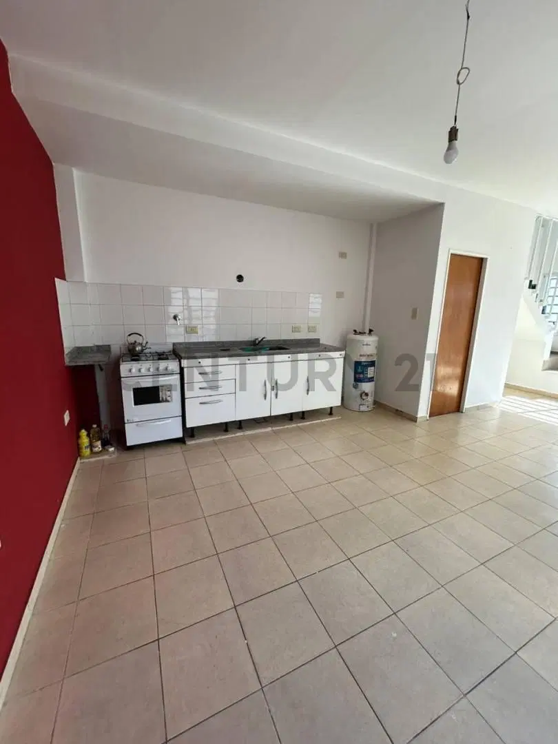 Duplex de 2 Dormitorios con Cochera en Venta en Ringuelet 4