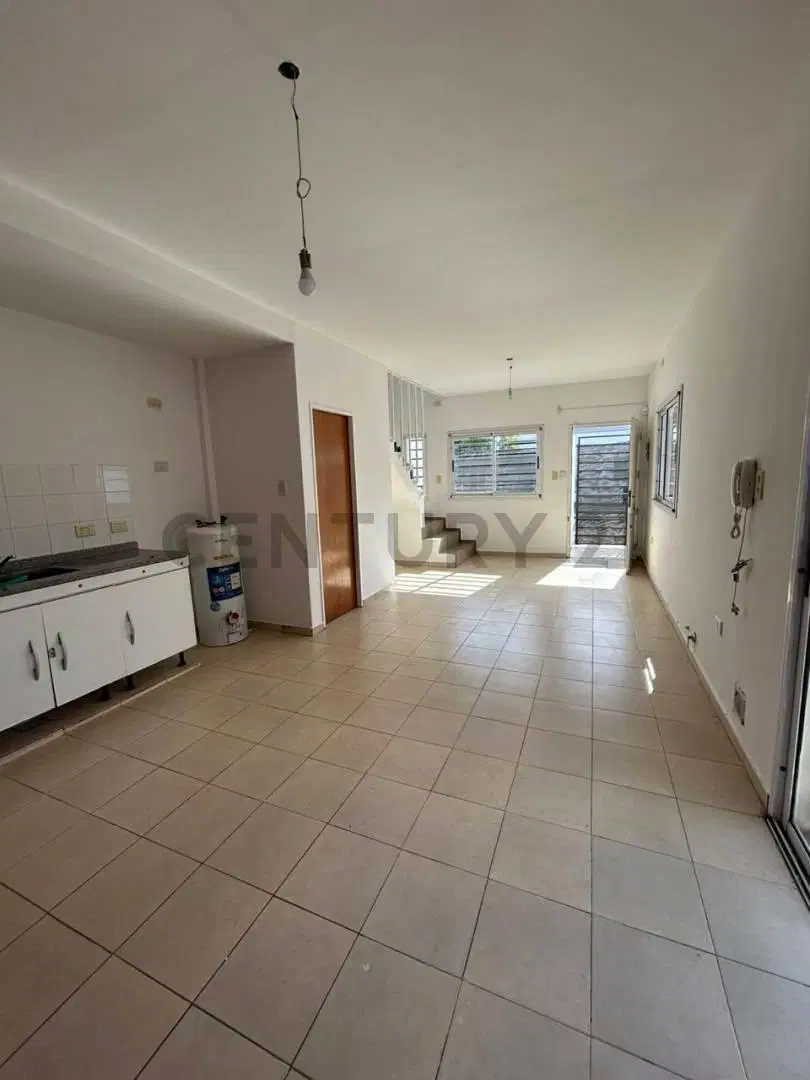 Duplex de 2 Dormitorios con Cochera en Venta en Ringuelet 2