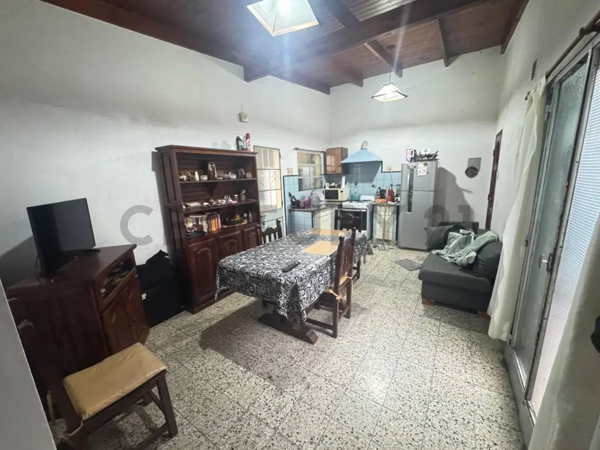 Ph de dos dormitorios y dos patios en venta, La Plata 5
