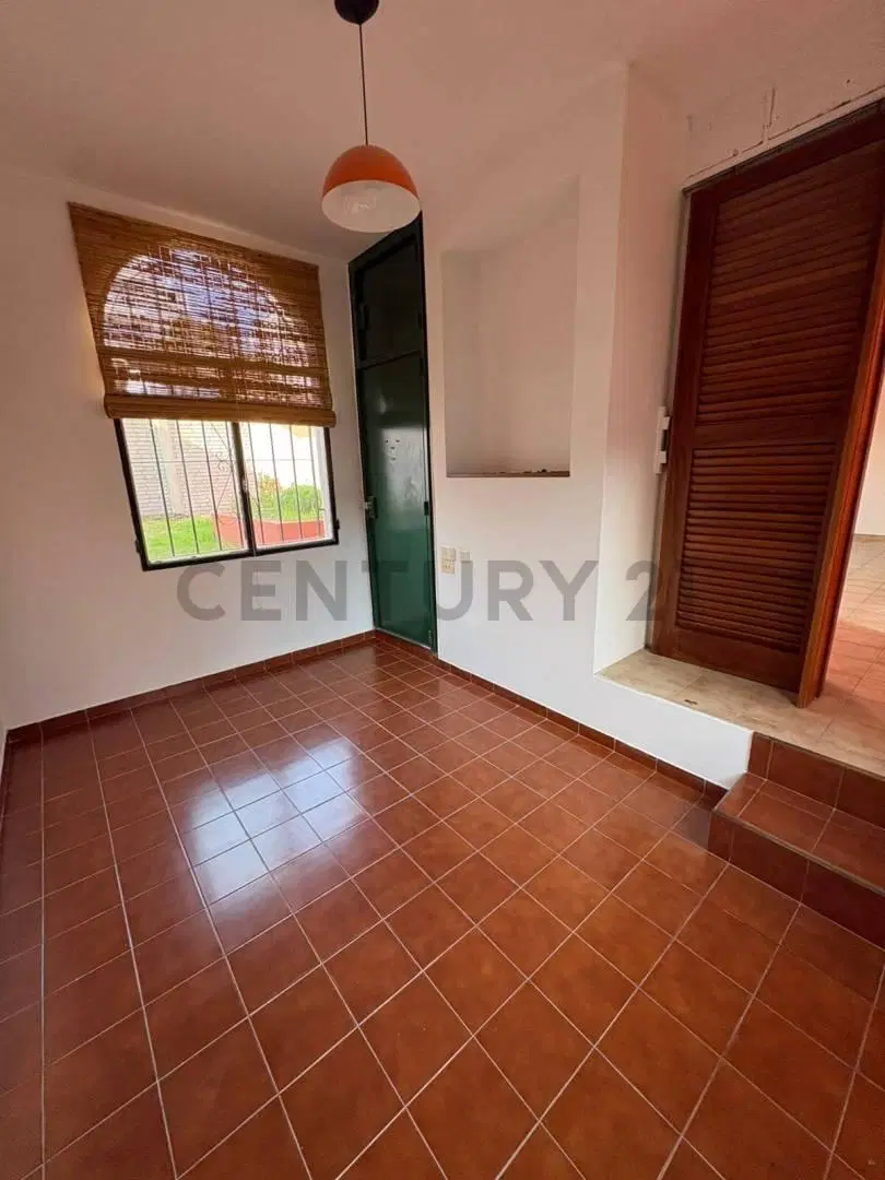 Casa en alquiler de 3 dormitorios con cochera La Plata 8