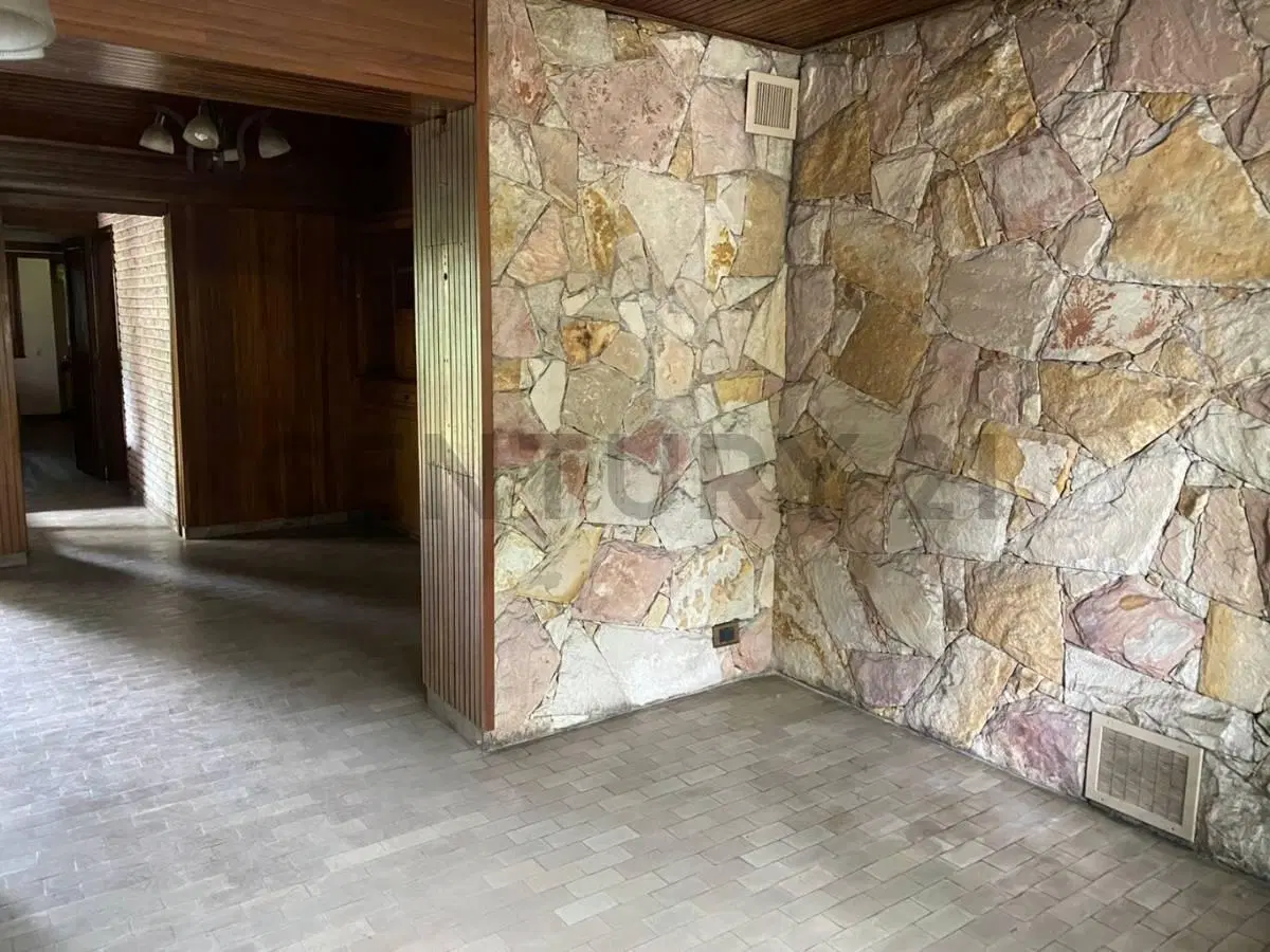 Casa de 3 dormitorios con cochera en La Plata 4
