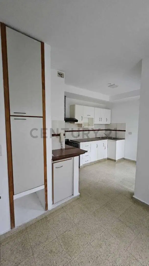 Casa de 3 Dormitorios con Cochera en Alquiler 3