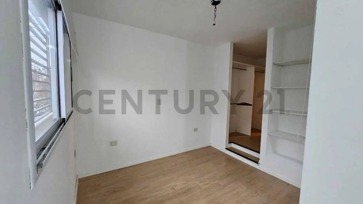 Casa de 3 Dormitorios con Cochera en Alquiler 4