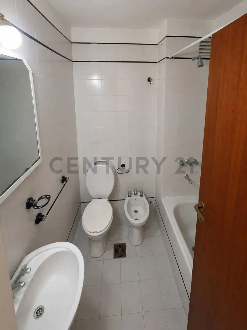 Departamento de 1 Dormitorio con Cochera en Alquiler 2