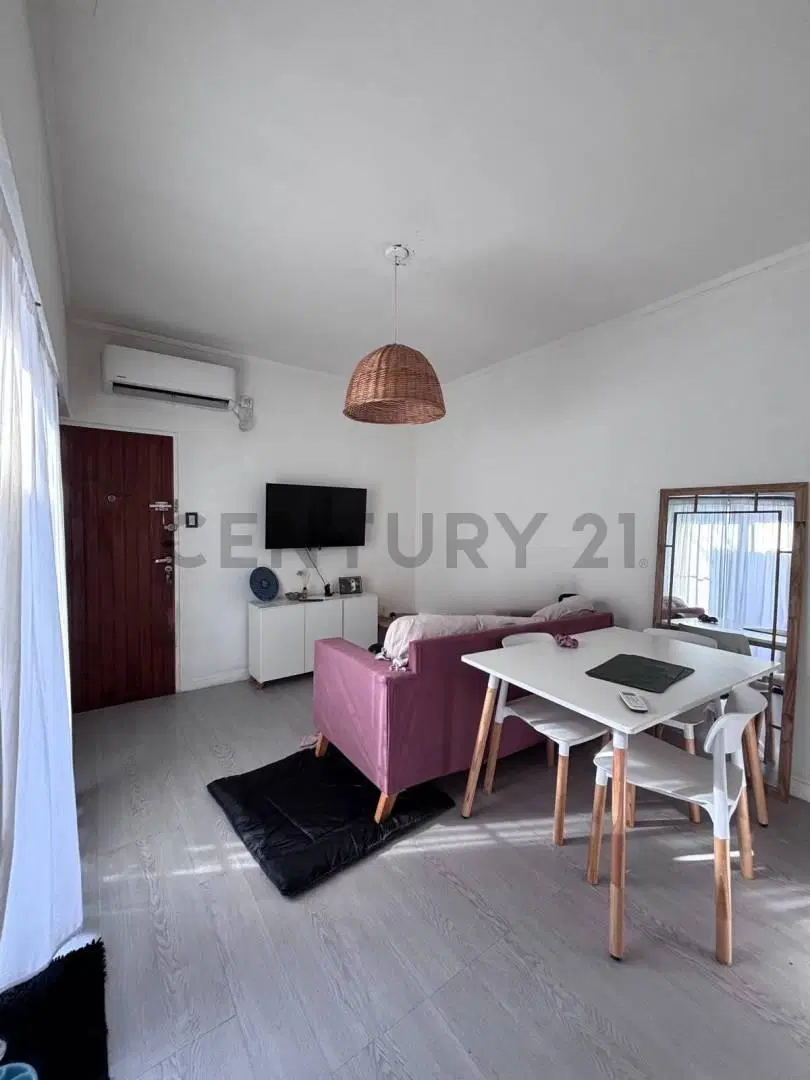 Ph de 1 Dormitorio Refaccionado a Nuevo con Patio en Venta en La Plata 5