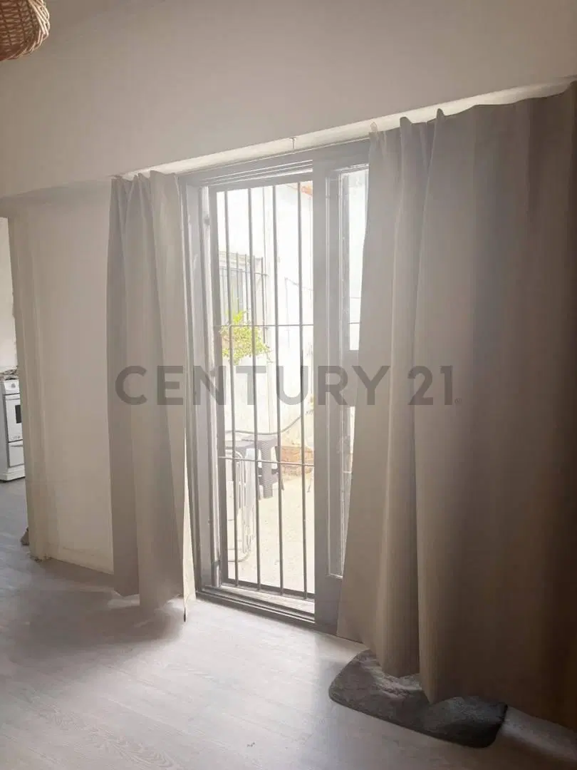 Ph de 1 Dormitorio Refaccionado a Nuevo con Patio en Venta en La Plata 8