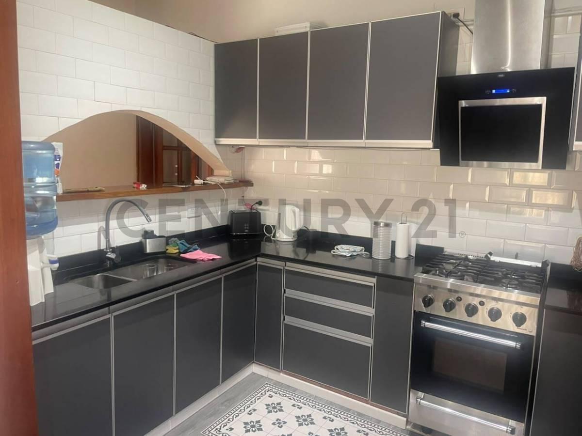 Foto de Casa de 2 Dormitorios con Cochera en Venta, imagen 3