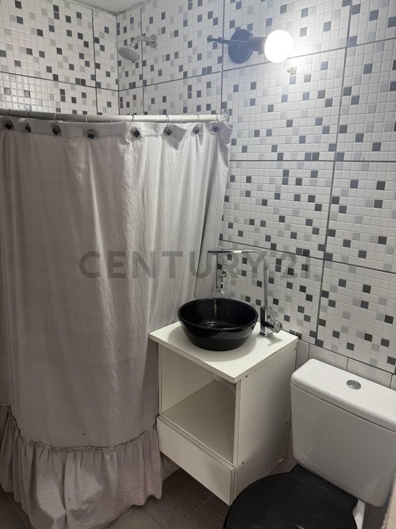 Foto de Casa de 2 Dormitorios en Venta en Sicardi, imagen 2