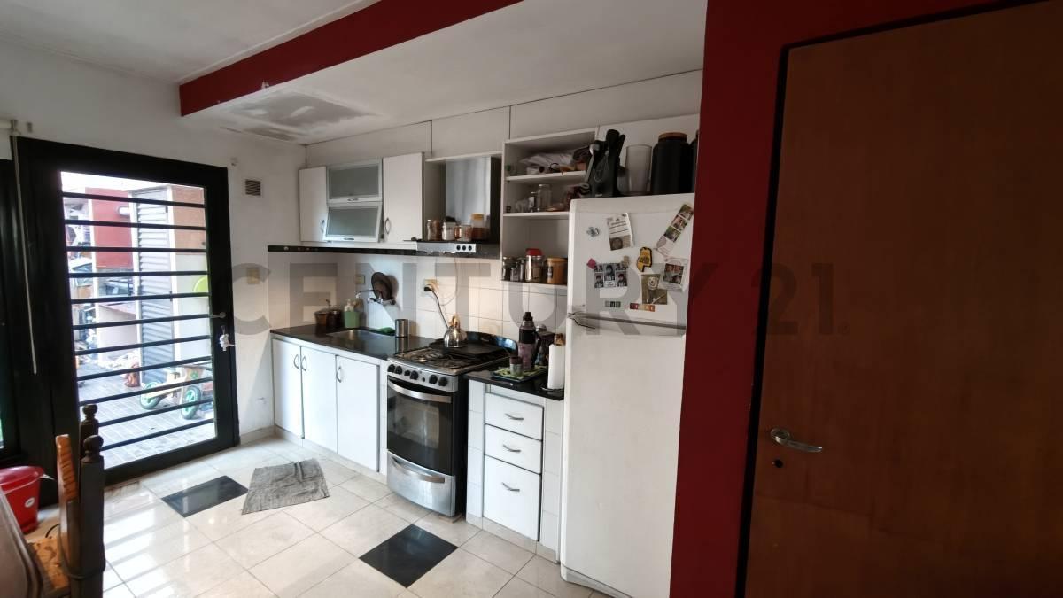 Foto de Duplex de 2 Dormitorios en venta en Los Hornos, imagen 2