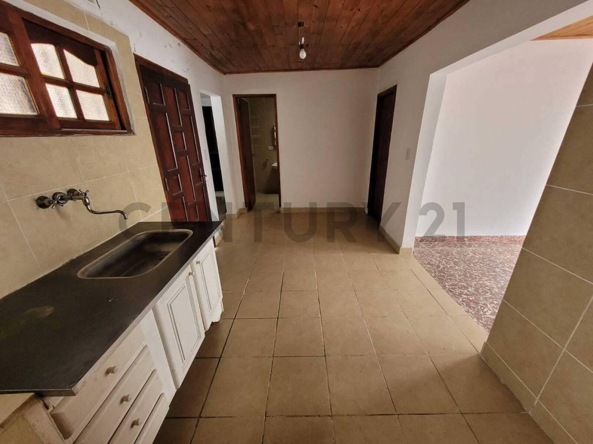 Foto de Ph de 2 Dormitorios con Patio en Alquiler - Paque Castelli, imagen 2