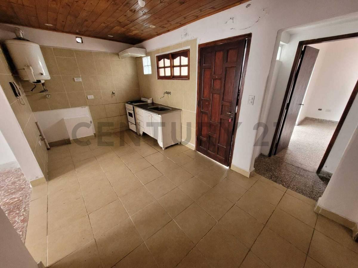 Foto de Ph de 2 Dormitorios con Patio en Alquiler - Paque Castelli, imagen 3
