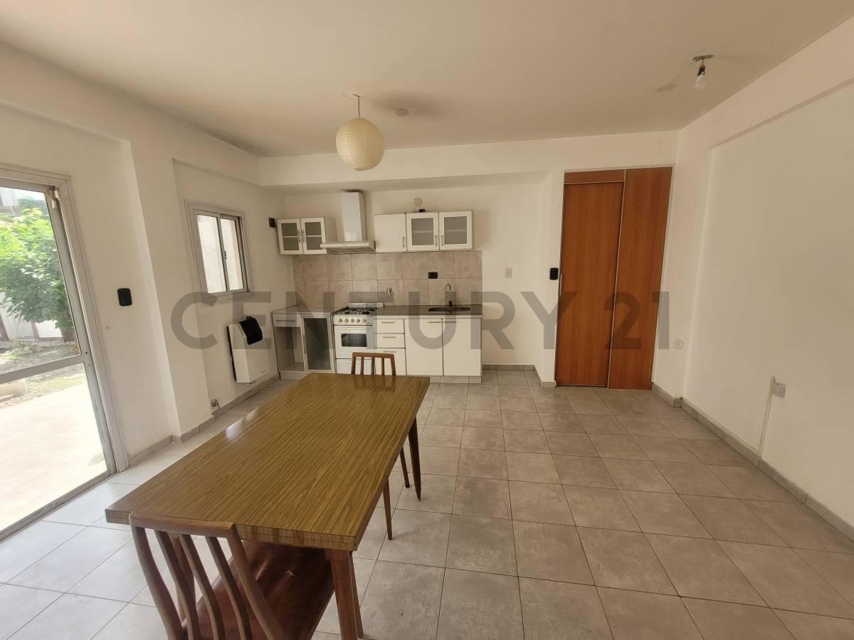 Foto de Departamento de 1 dormitorio con patio en venta en La Plata, imagen 1