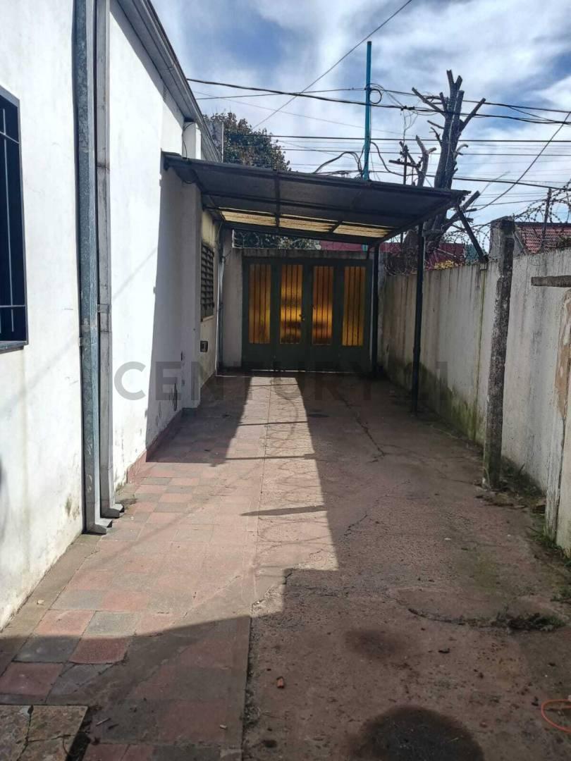 Foto de Casa a Refaccionar en Venta en Los Hornos, imagen 4
