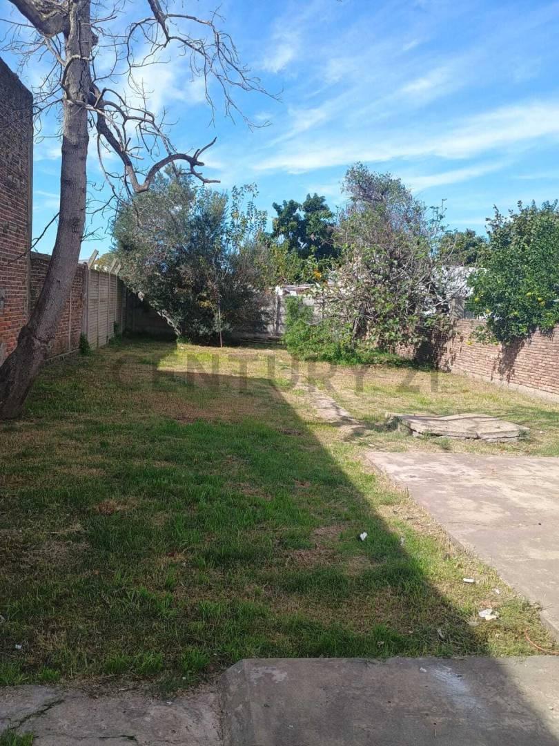 Foto de Casa a Refaccionar en Venta en Los Hornos, imagen 5