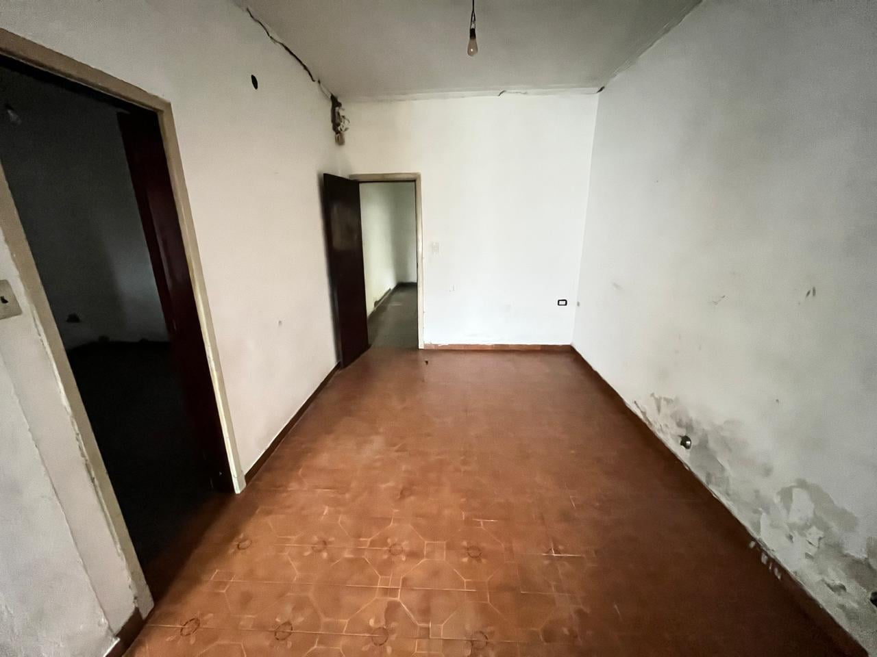 Foto de Casa a Refaccionar en Venta en Los Hornos, imagen 3