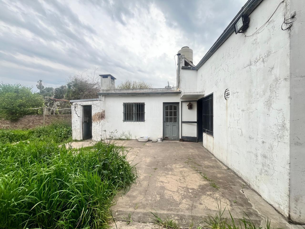 Foto de Casa a Refaccionar en Venta en Los Hornos, imagen 4