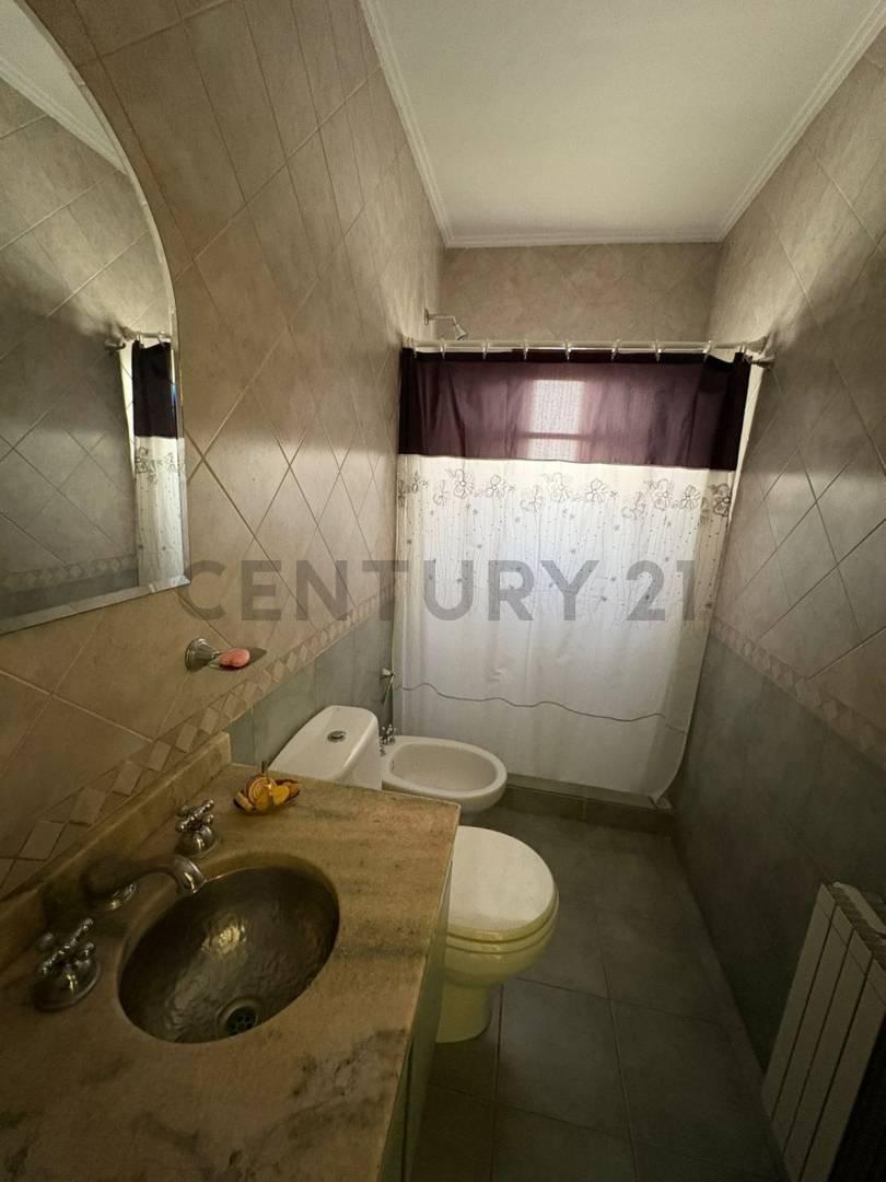 Foto de Casa de 3 dormitorios en La Plata, imagen 2