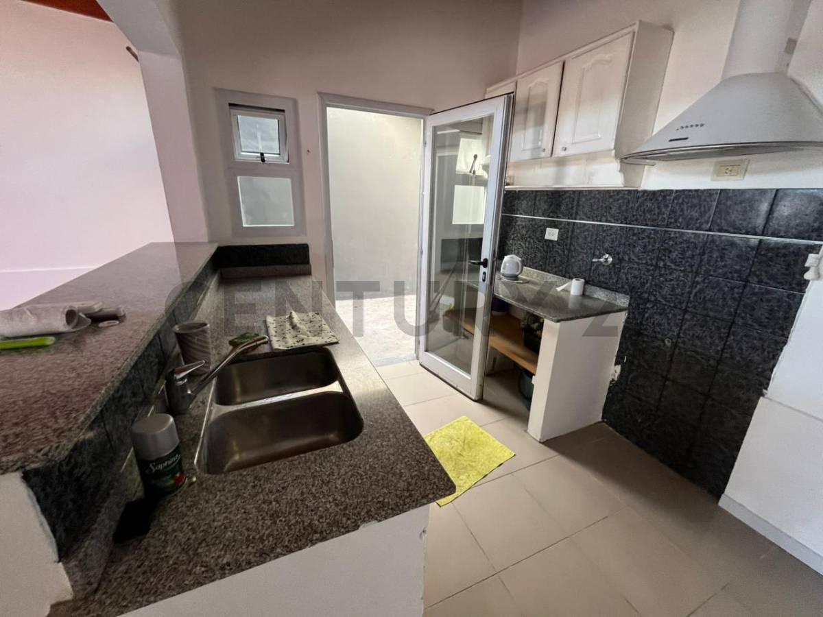 Foto de Casa de 3 Dormitorios en Venta en Parque Sicardi, imagen 2