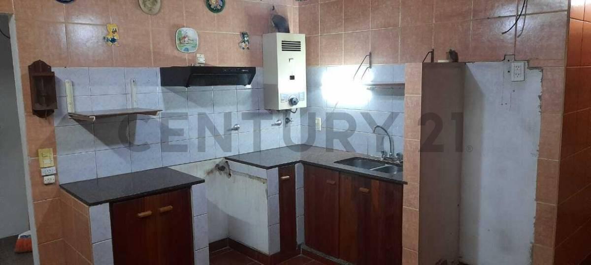 Foto de PH al frente de dos dormitorios en Venta en La Plata, imagen 3