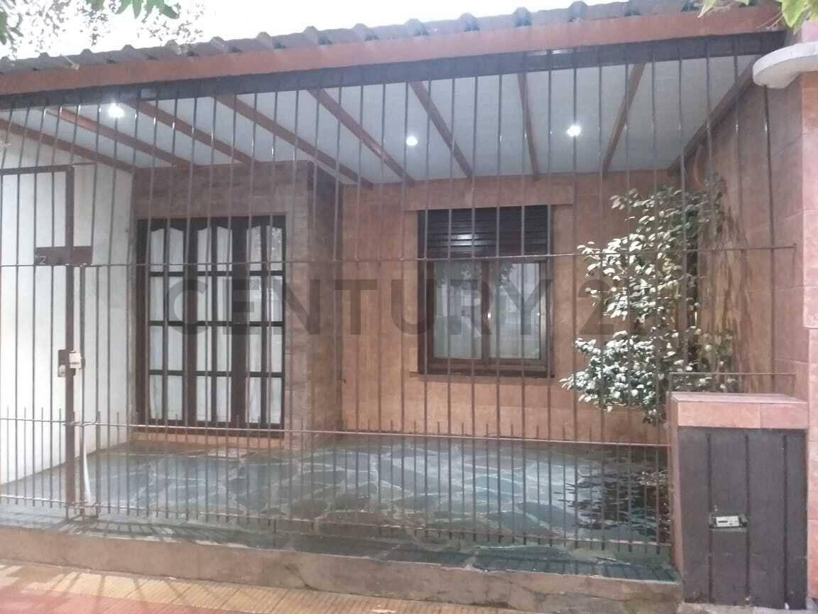 Foto de PH al frente de dos dormitorios en Venta en La Plata, imagen 1