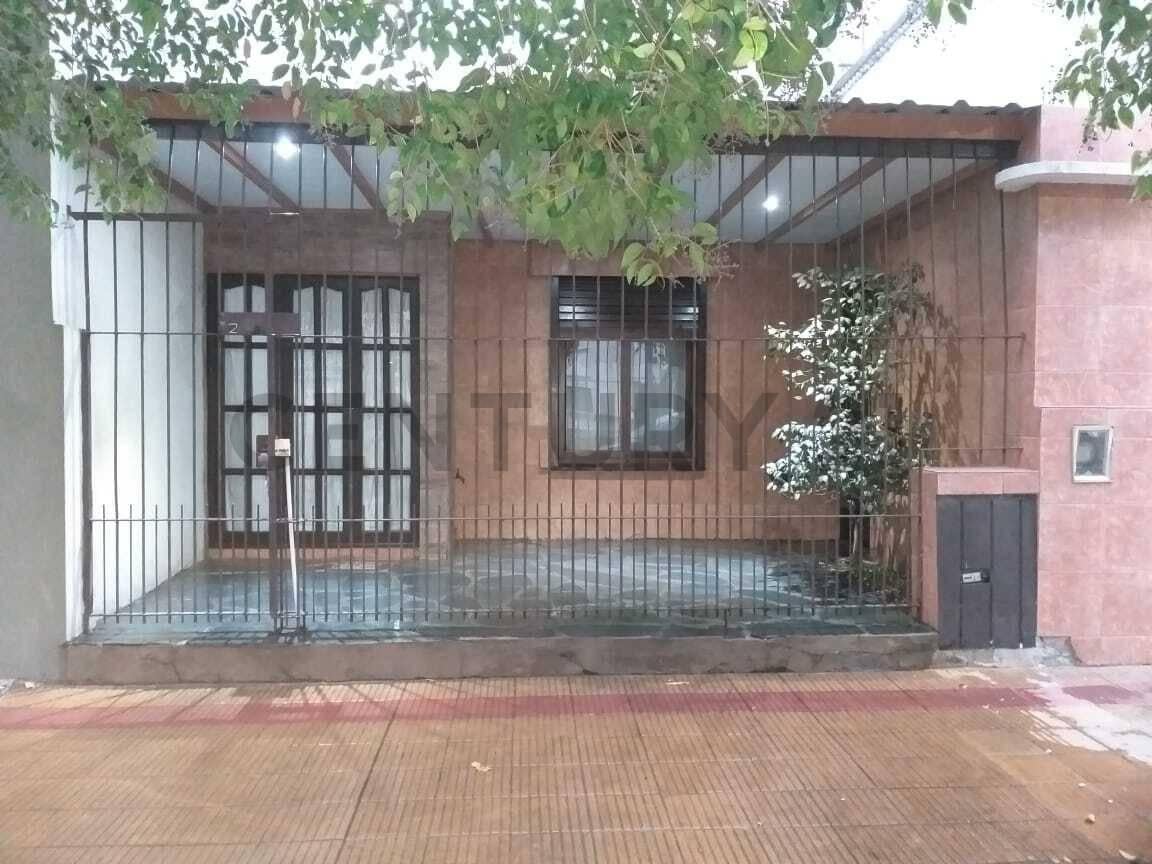 Foto de PH al frente de dos dormitorios en Venta en La Plata, imagen 2