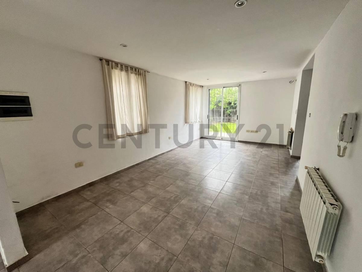 Foto de Casa Tipo Duplex de 3 dormitorios en Venta en Gonnet, imagen 4