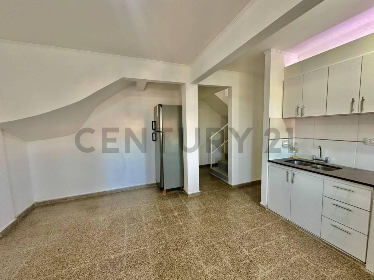 Foto de Departamento Tipo Dúplex Refaccionado a Nuevo en Venta, imagen 2
