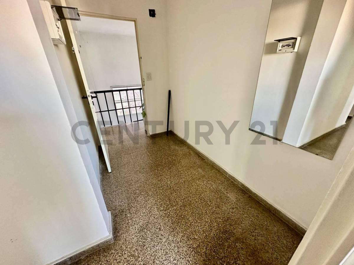 Foto de Departamento Tipo Dúplex Refaccionado a Nuevo en Venta, imagen 1