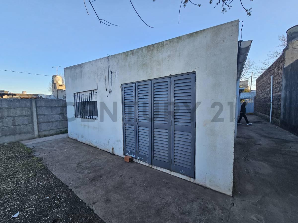 Foto de Casa a Reciclar en Venta en Los Hornos, imagen 4
