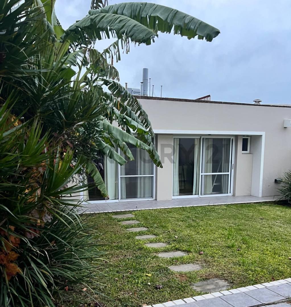 Foto de Casa de 2 Dormitorios en Venta en La Plata, imagen 3