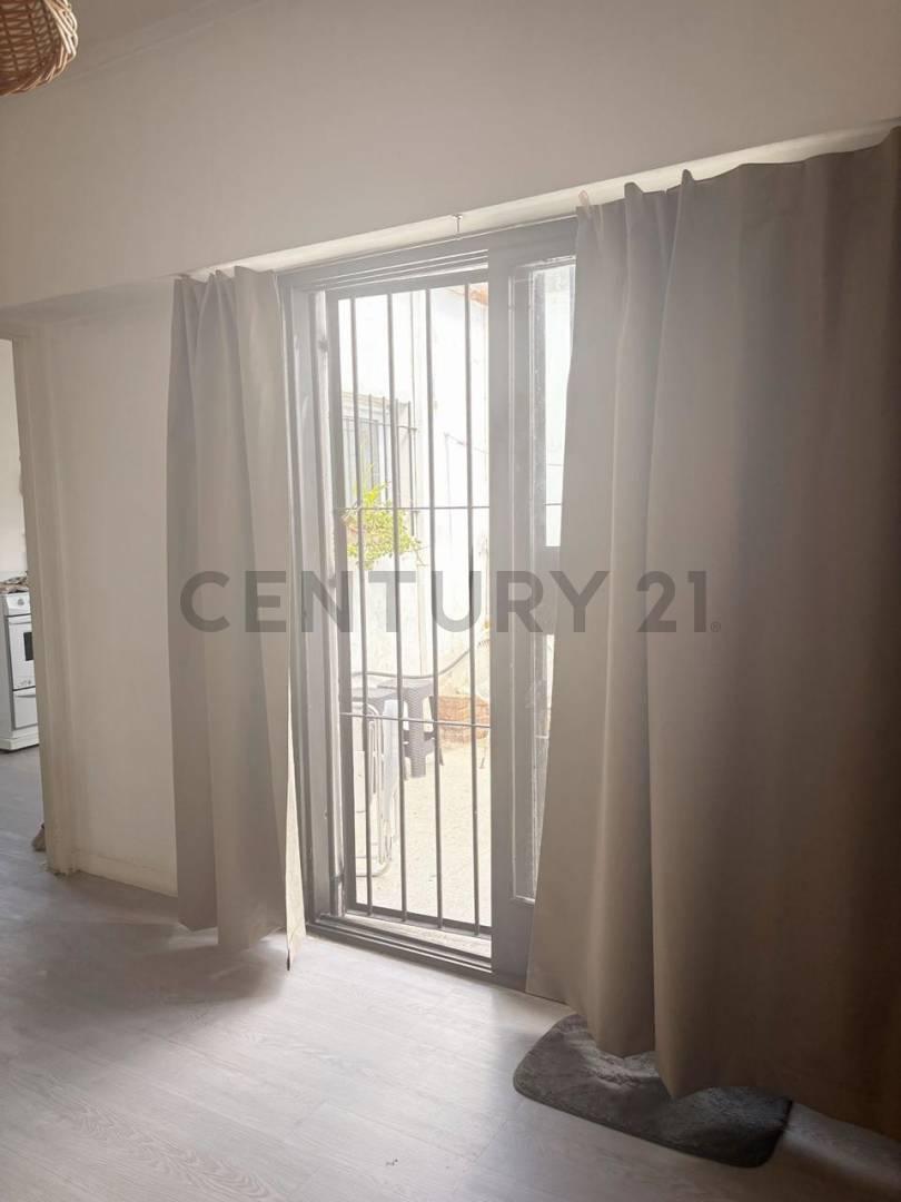 Foto de Ph de 1 Dormitorio Refaccionado a Nuevo con Patio en Venta en La Plata, imagen 3