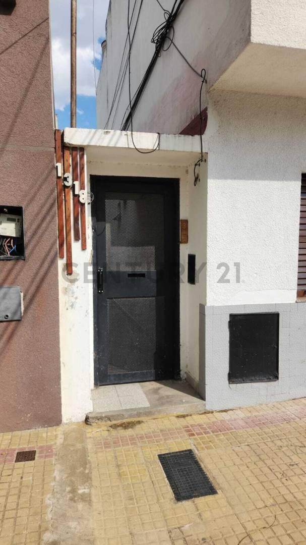 Foto de Ph de 1 Dormitorio Refaccionado a Nuevo con Patio en Venta en La Plata, imagen 5