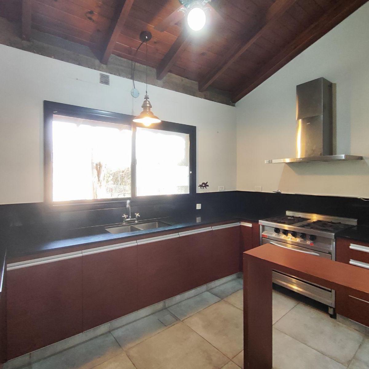 VENTA CASA EN BOSQUE CON CALETA. PUERTO PARAISO