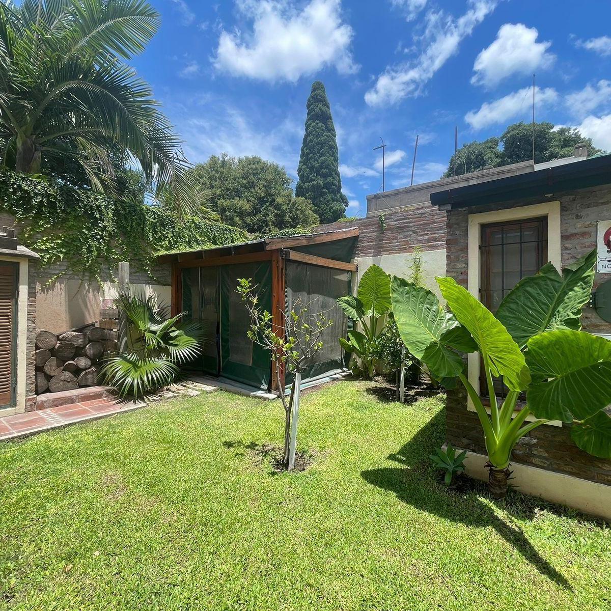 Venta Casa 2 Dorm., Cochera, Quincho y Pileta en Fisherton 4