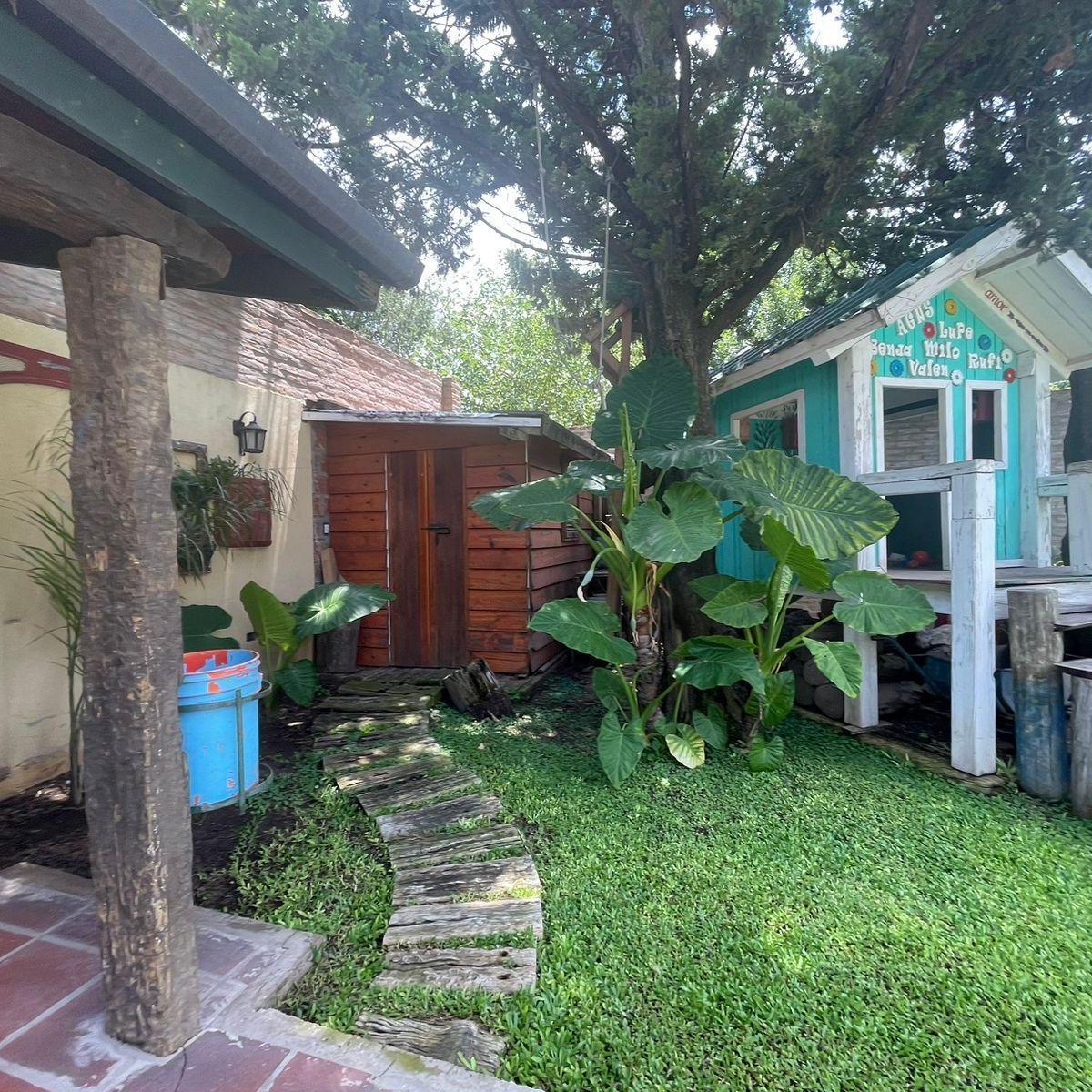Venta Casa 2 Dorm., Cochera, Quincho y Pileta en Fisherton 5