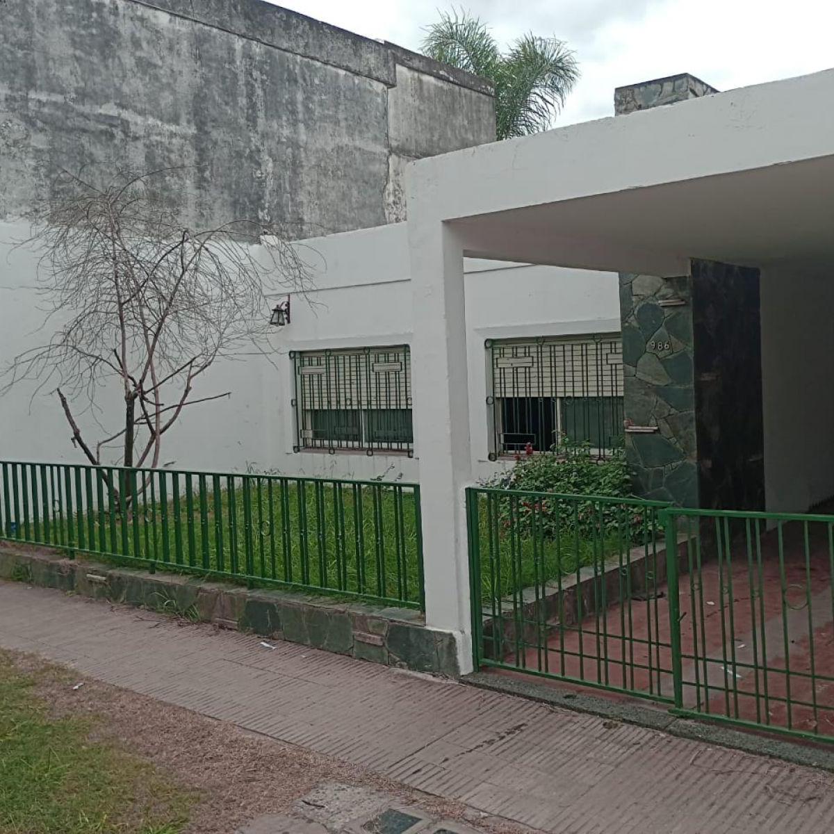 Villa Gobernador Gálvez - Casa 2 Dorm. con Jardín - Av San Diego 900 1